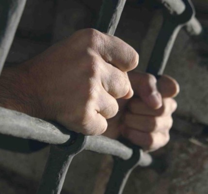 Hombre mata a 7 personas después de ‘‘escuchar al diablo’’