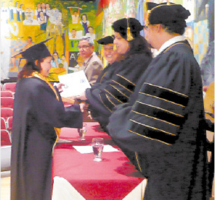 Universidad Pedagógica gradúa unos 722 alumnos