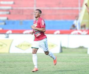 Los jugadores de Marathón celebran uno de los goles ante Victoria.