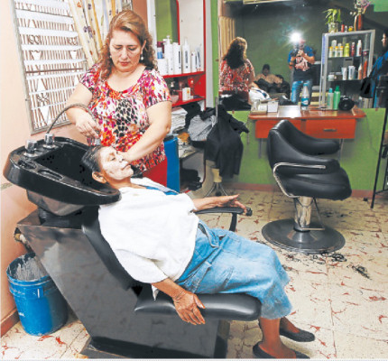 Honduras: El cambio de imagen de una madre barrendera