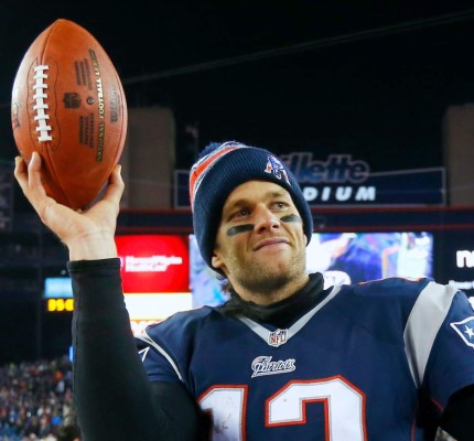 Juez federal quitaría sanción de cuatro partidos a Tom Brady por el 'Deflategate'