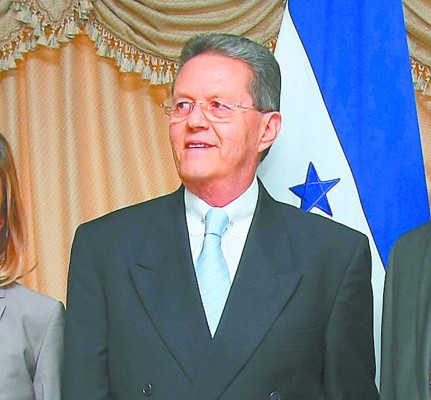 España desmiente deportación de hondureños