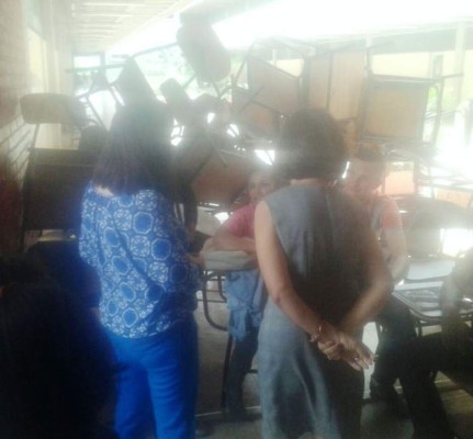 Estudiantes se toman edificios de la UNAH y protestan en bulevar Suyapa