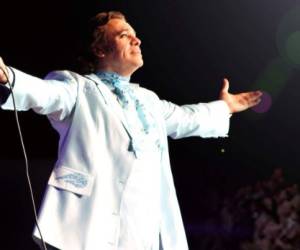 En sus años de trayectoria musical, el cantante mexicano interpretó muchos éxitos que se han convertido en clásicos de la música latinoamericana.