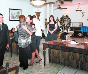 Los restos mortales eran velados en una funeraria capitalina.