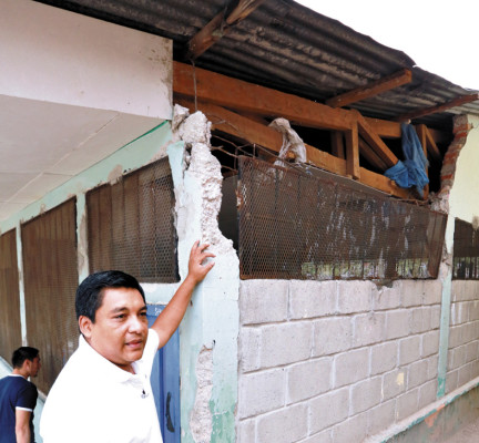 Las escuelas se caen a pedazos