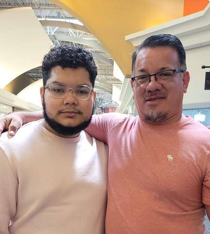 El hondureño tiene 24 años de vivir en Estados Unidos lo que le ha permitido avanzar en su emprendimiento y formar una familia. En la imagen sale junto a su hijo Christopher.