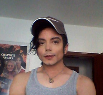Hombre idéntico a Michael Jackson enloquece las redes