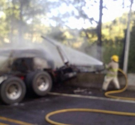 Se incendia cisterna en zona central de Honduras