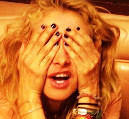 VIDEO: Paulina Rubio llega borracha a entrevista