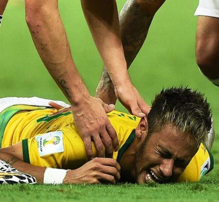 Neymar deja concentración de la selección brasileña