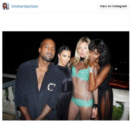 La selfie de Kim Kardashian con su marido en la cama