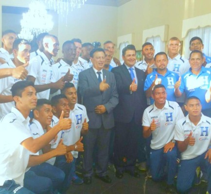 Presidente Juan Orlando Hernández juramentó Selección de Honduras sub 17
