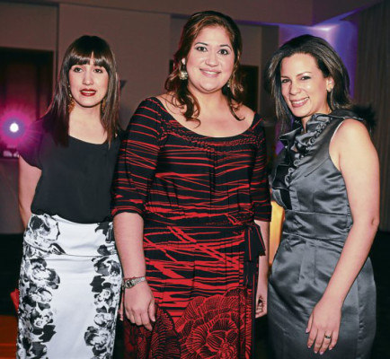 Brindan por el éxito de la revista Eva