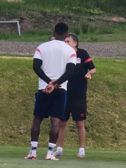 Romell Quioto sorprende y realiza trabajos de pretemporada con el Olimpia de Pedro Troglio