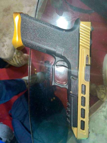 Armas con enchape de oro y un Smart-car: Los lujos hallados en casas de la banda que lidera el “Pescado” Bonilla