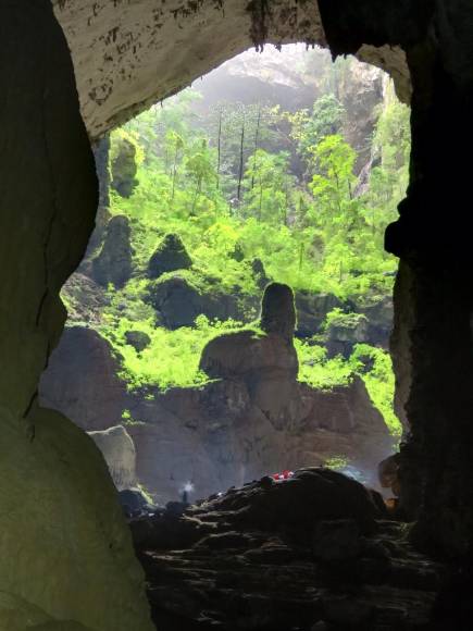 Son Doong, la cueva más grande del mundo con un paisaje espectacular y clima propio