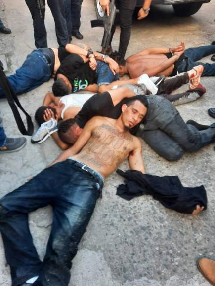 Ocho detenidos, indumentaria policial y armas de grueso calibre: así fue la operación realizada en la capital