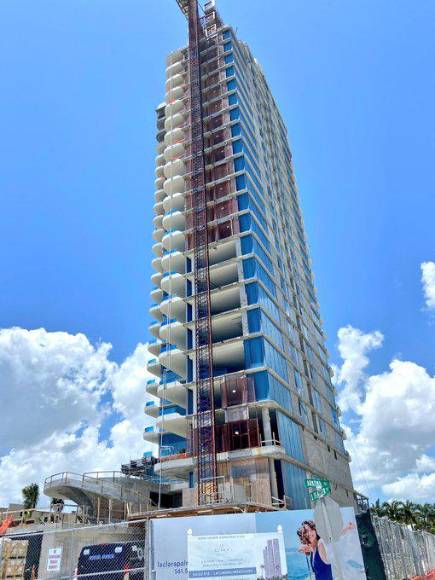 Hondureña muere al caer de un edificio en Miami; qué se sabe hasta el momento