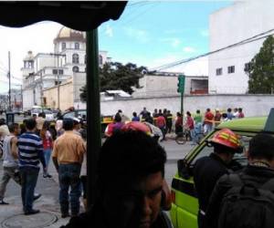 El incidente ocurrió en un hospital para enfermos renales, donde también murió un guardia penitenciario y otras tres personas resultaron heridas (Foto: Prensa Libre)