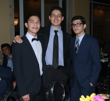 Seniors de la Macris compartieron juntos antes de graduarse