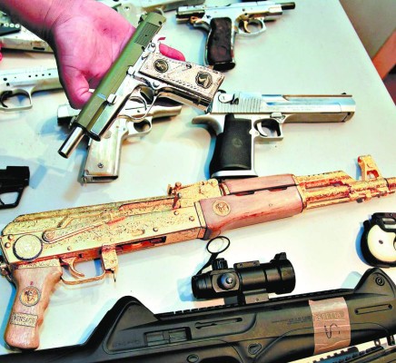 Narcotraficantes funden oro para asegurar dólares