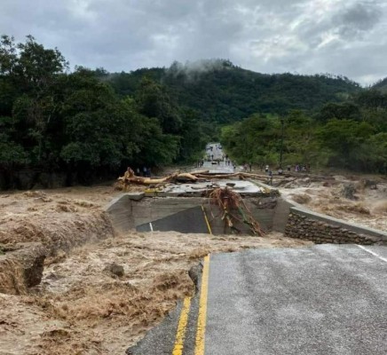 Impactantes imágenes del colapso del río Higuito que conecta Lempira y Copán (FOTOS)