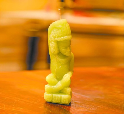 Don Óscar, el artista que hace joyas con radiografías