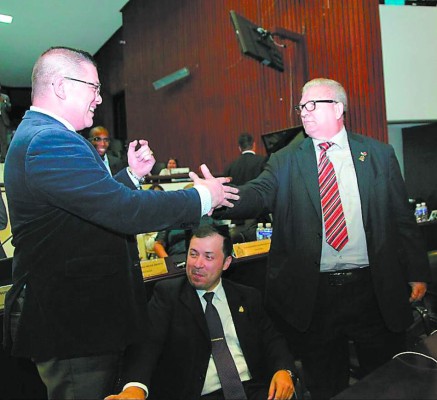 Diputado 'Chele” Castro acepta disculpas de Medina Yllescas