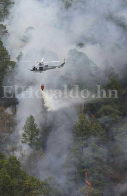 Así combaten incendio en El Hatillo con helicópteros