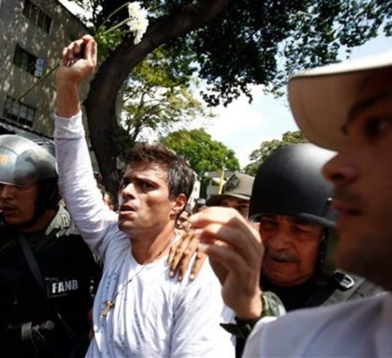 Venezuela: Suspenden juicio contra dirigente opositor López