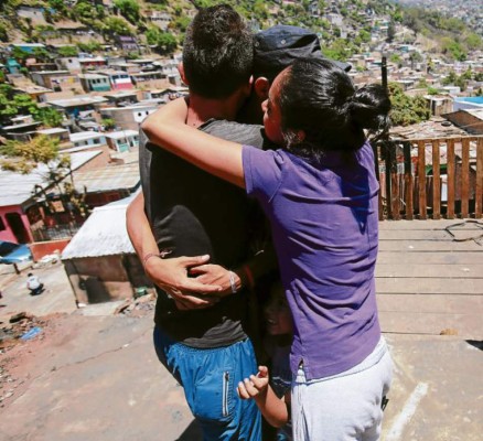 UNAH dará beca a ejemplar estudiante por su heroísmo