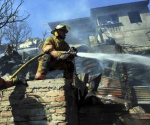 Los bomberos aseguran que los incendios en viviendas pueden evitarse, para ello es necesario no sobrecalentar la instalación eléctrica de la vivienda utilizando aparatos que consumen bastante energía. Foto: EL HERALDO.