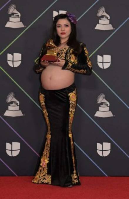 Embarazos al aire y ropa holgada: los looks más extravagantes de los Latin Grammy 2021