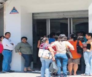 Los hombres con créditos en la central de riesgo se redujeron, no así el saldo adeudado, que pasó de L210,548.6 a L223,225.1 millones.