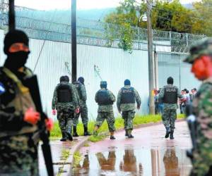 Personal de la Fuerza de Seguridad Interinstitucional Nacional (Fusina) llegó al mediodía de este lunes a las instalaciones de Renaciendo en Támara.