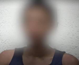 La identidad del entrevistado es desconocida. Solamente se informa que es un joven de 19 años y en el material revela que huyó de Honduras.