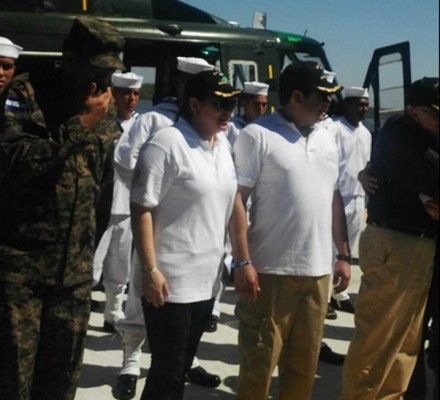 Presidente de Honduras inaugura el primer helipuerto de la isla Conejo