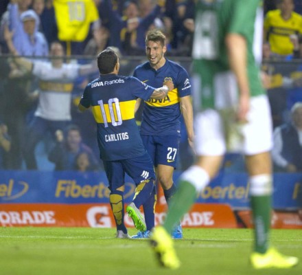 Carlitos Tevez firma un show en triunfo de Boca