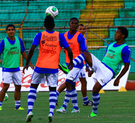La Selección de Honduras inició con 10 jugadores