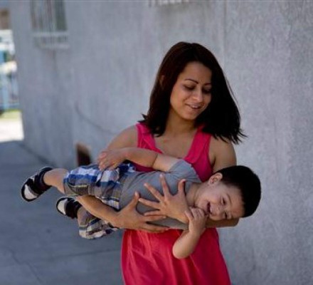 Gobierno estadounidense suspende deportación a niño hondureño