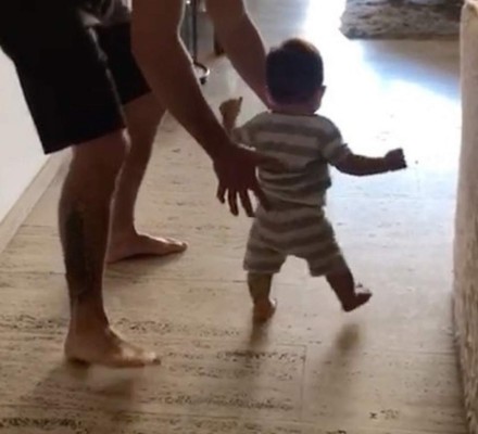 Video: Poncho Herrera comparte los primeros pasos de su primogénito Daniel