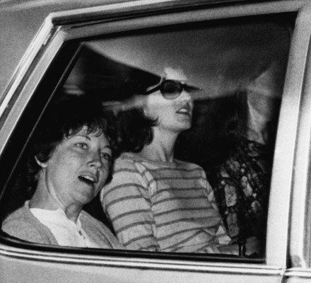 La secuestraron, se enamoró de su captor y terminó en la guerrilla: La historia de la multimillonaria Patty Hearst