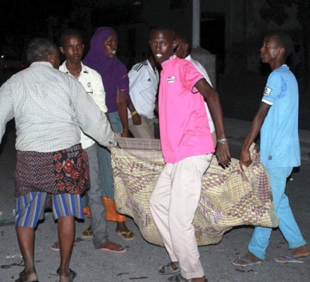 Doce yihadistas muertos en atentados contra dos hoteles en Somalia