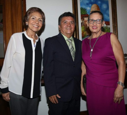 Silvia y Kenneth inician su felices para siempre