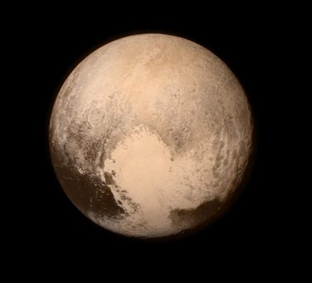 Sonda New Horizons alcanza mayor aproximación a Plutón