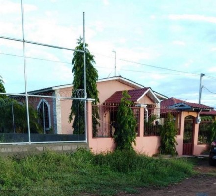 Medicamentos e insumos médicos entre bienes hallados a policías acusados de sobornos