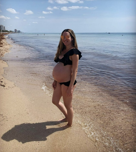 Verónica looking beautiful in her pregnancy.