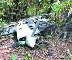 Una de las partes del motor de una de las aeronaves halladas incineradas en Brus Laguna.