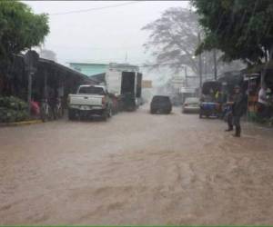 En Tocoa se reportan inundaciones en calles de varios sectores. (Foto: Copeco).